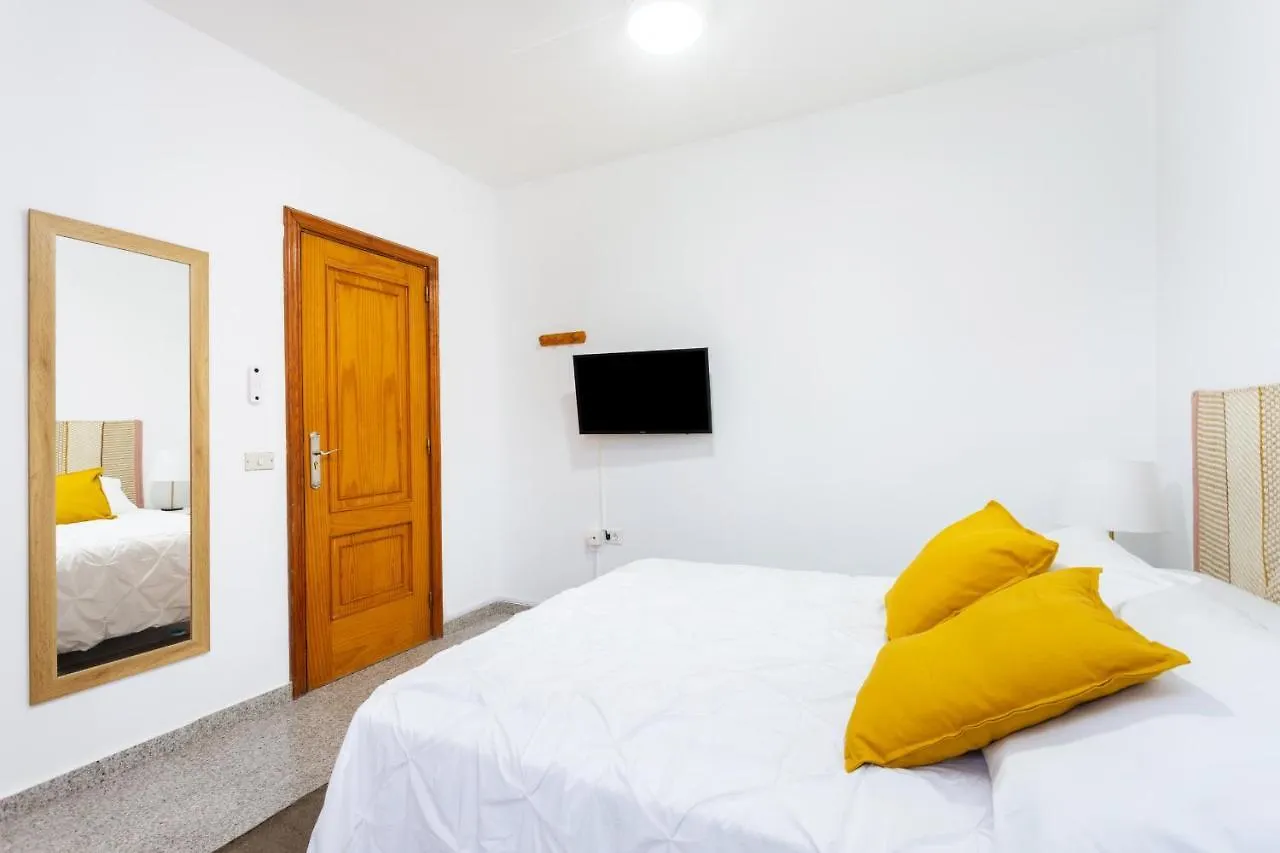 Eden Rentals 105 Surfy Stylish Bed&Coffee Room contacts